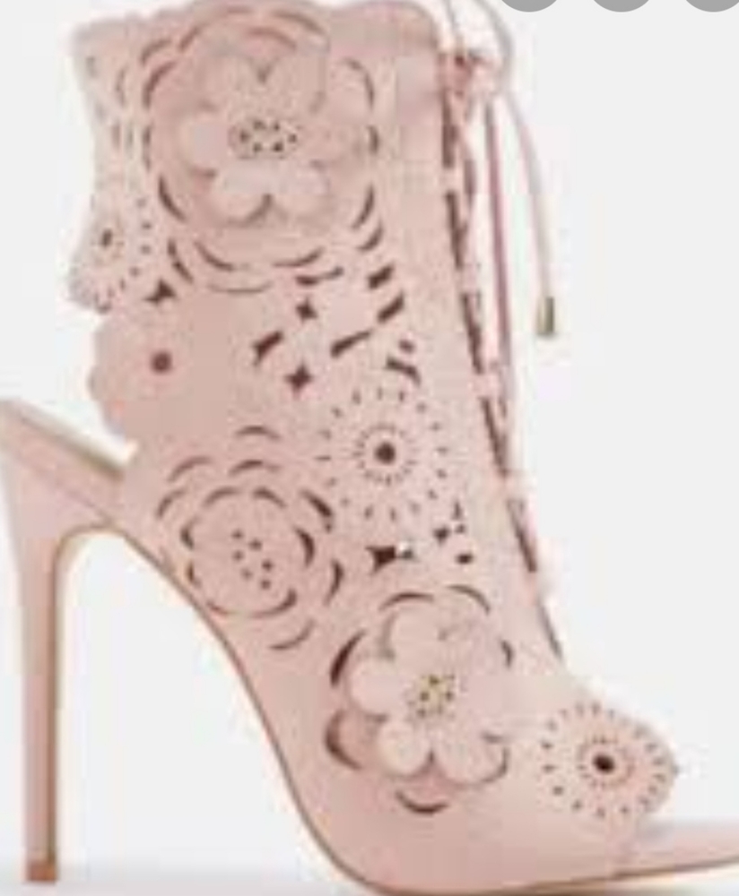 NWOT BEAUTIFUL LASER CUT BOOTIES